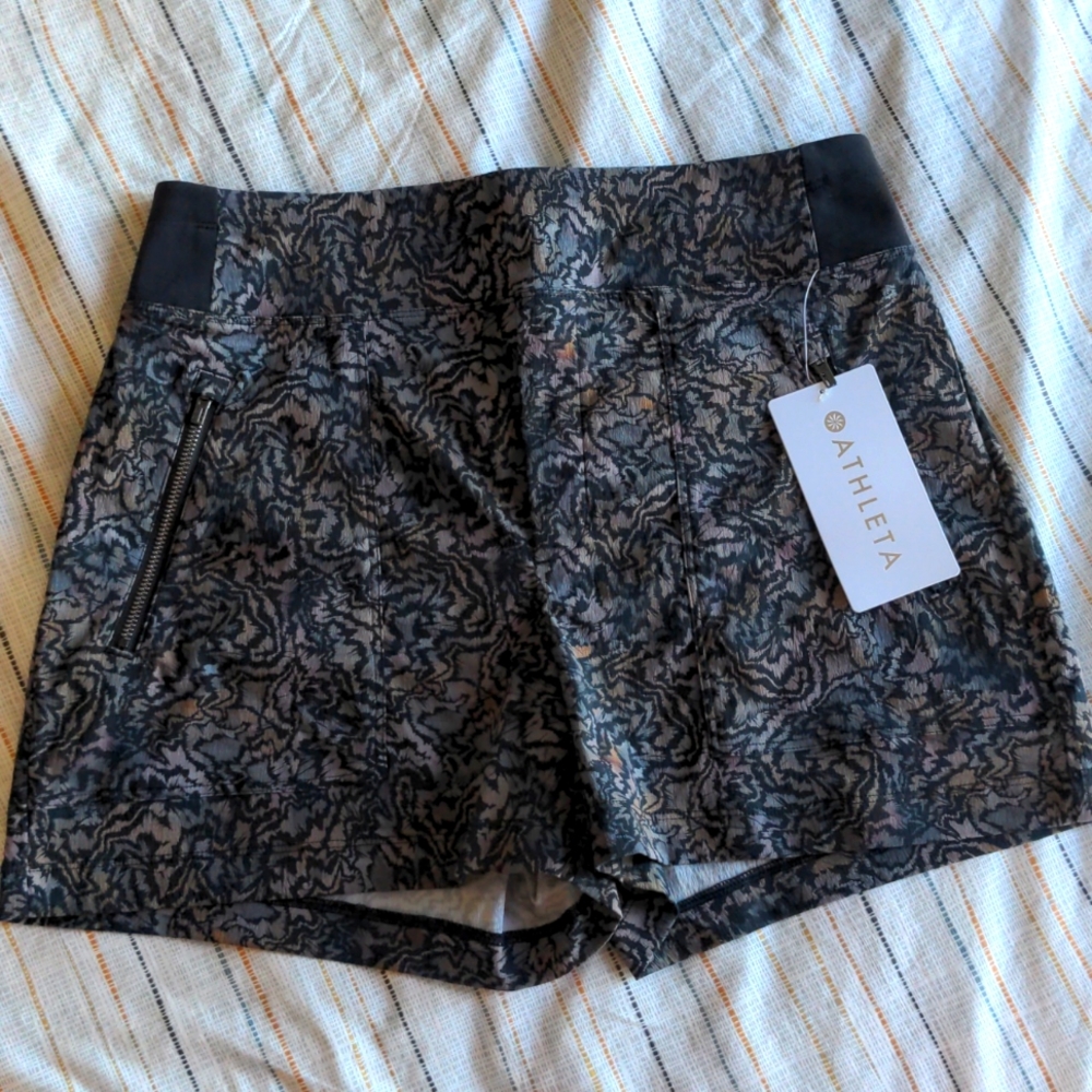 Athleta Shorts Trekkie North NWT